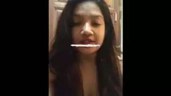 Beautiful Indian Smoker Girl Livestreams Her Habits