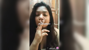 Beautiful Indian Smoker Girl Livestreams Her Habits