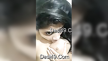 Self-Isolated Indian Girl Finds Solace in Playing With Her Cat During Lockdown