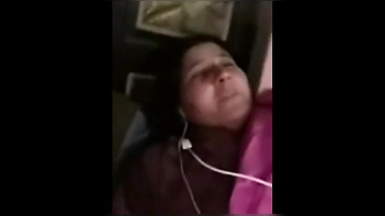 How Desi Woman Overcomes Phone Conversation to Do Xxx Things