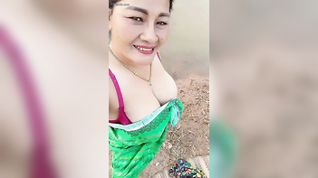 Desi Aunty Flaunts Her Hot Curves with Boobs Selfie on Cam