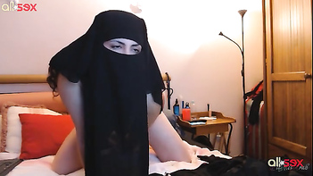 Indian Woman Removes Hijab After Riding a Dildo For an Extended Period of Time