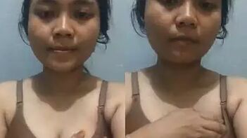 Sensational Indian Girl Squeezes Left Breast: A Unique and Provocative Experience!