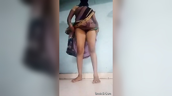 Super Sexy Indian Sweetheart With Big Booty Shakes It On All Fours