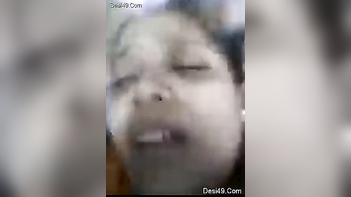 Desi Girl Exposes Her Perky Xxx Boobs For a Moment Before Hiding Them Again