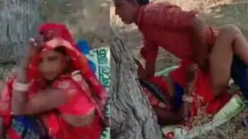 Desi Village Aunty Caught in X-Rated Scene at Khet | Shocking Video Goes Viral