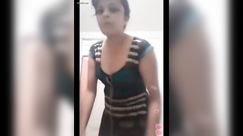 Hot Desi Girl Livestream: Spice Up Your Day with Live Entertainment!