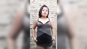 Naughty Desi Girl Flaunts Her Unclothed Allure On Cam for All to See