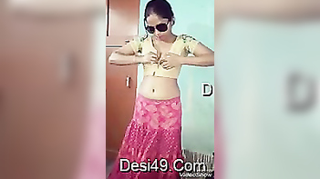 Indian Webcam Slut With Small Breasts and Sunglasses Removes Top and Skirt
