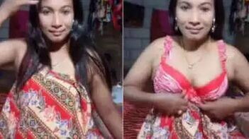 Desi Female Embraces Xxx Posing and Sex Boob Flashing: No Problems Seen