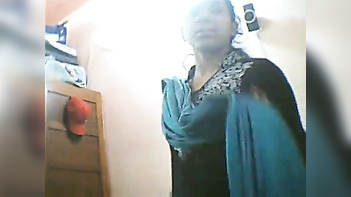 Sexy Desi Wife's Big Round Ass and Shaved Pussy Exposed by Boyfriend