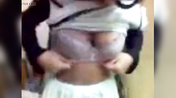 Watch Hot Desi Bhabhi Show Off Her Sexy Boobs in This Paki Porn Video