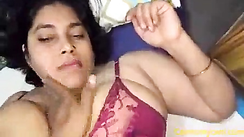 Desi Sex Fantasy Fulfilled: Kanpur Bhabhi Flaunts Her Huge Boobs to Devar