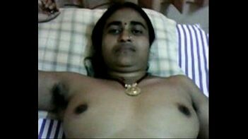 A Sexy Telugu Bhabhi Flaunting Her Nude Body - Desi Sex at Its Finest!