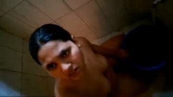 Sizzling Hot Bengali Bhabhi Sex Video Leaked from Hotel Room!