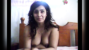 Exploring Indian Desi Sexy Bhabhi's Wild Side with Dildo Sex Clips