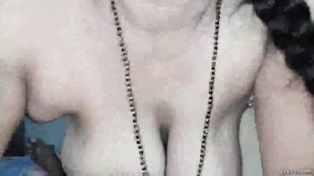 Experience the Most Exciting Desi Boudi Blowjob Video - Indian Porn Tube
