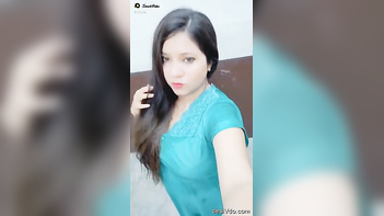 Watch Part 2 of the Shocking Video: Pakistani Girl Exposing Her Breasts on Indian Porn Tube