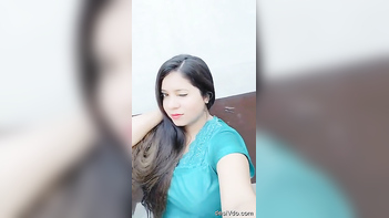 Watch Part 2 of the Shocking Video: Pakistani Girl Exposing Her Breasts on Indian Porn Tube
