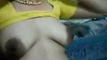 Amateur Desi Milf Flashes Xxx Boobs On Home Sex Cam Show