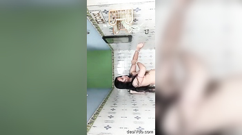 Watch a Beautiful Desi Boudi Bathing in this Indian Porn Tube Video