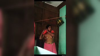 Watch Mallu Aunty's Record-Breaking Change of Clothes Caught on Hidden Cam