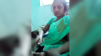 Indian Diva Proudly Flaunts Her XXX Boobs After Cameraman's Request
