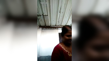 Indian Woman Ready To Unleash Her Sexy Curves and Expose Her Wonderful Xxx Tits