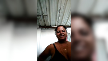 Indian Woman Ready To Unleash Her Sexy Curves and Expose Her Wonderful Xxx Tits