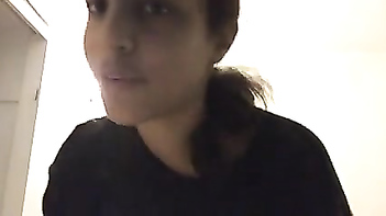 Desi Xxx Woman Flaunts Her Sexy Figure and Pleasures Herself for Viewers