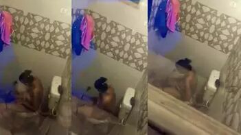 Perverted Indian Cameraguy Caught on Tape Filming His Naked Girlfriend Pissing - Shocking Indian Porn Tube Video