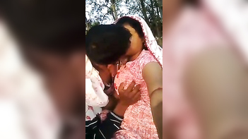 Kolkata Boudi Action Outdoors, Wild Sex With Curvy Sluts In Public Places