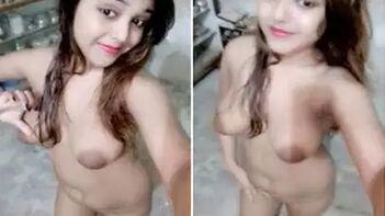 Desi Babe in a XXX Birthday Suit Flashing Her Juicy Boobs Up Close