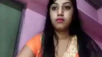 Indian Aunty Bares Her Juicy Tits and Pussy for Hungry Online Peepers