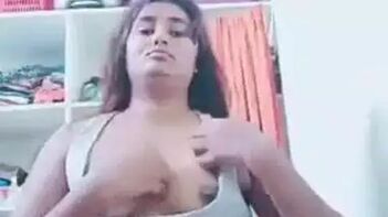 Desi Babe Shows Off Her Amazing Body And Mind-Blowing Skills On Cam