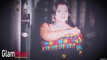 Desi Chick Shows Off Her Curves in Sari, Then Goes Wild Naked