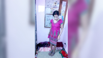 Desi Housewife Rupal Strips Down in Steamy seductive Show