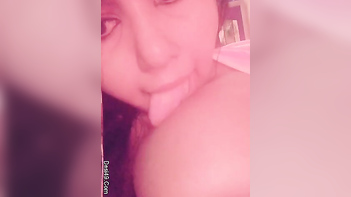 Desi Babe With Seductive Eyes Jacks Off Her Pussy With A Fucking Pen