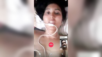 Desi Babe Gets Wild on Video Call With Her Damn Sexy Lover, Xnxx Top View