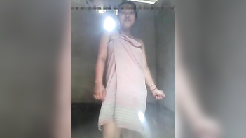 Busty Desi Chick Strips Outfit, Flashing Her Juicy XXX Boobs On Damn Camera