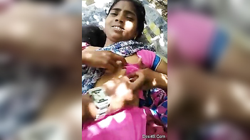 Desi Milf Shows Off Her Juicy Titties, Left One Bare As Hell