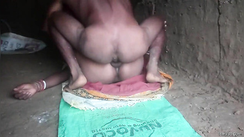 Dehati Wife Gets Pounded Hard in the Great Outdoors