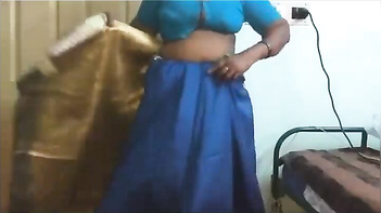 Desi Slut Accidentally Shows Her Massive XXX Boobs On Sex Cam