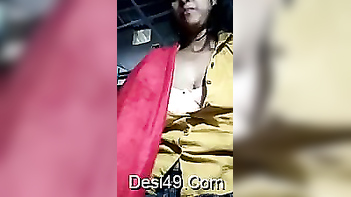 Desi Babe Shows Off Her Juicy Tits in Steamy Porn Scene