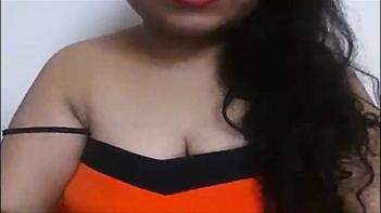 Desi Chubby Bhabi Masturbating On Cam - Sizzling Wet Pussy Action