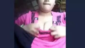 Desi Village Chick Shows Off Her Tight Pussy On Selfie Cam Live