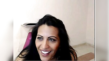 NRI Mature Aunty Masturbates Wildly On Cam,Dirty Talk Included