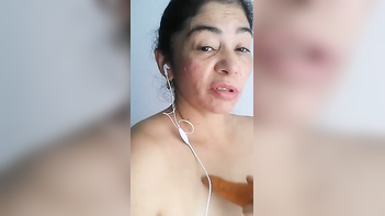 Desi Aunty Gets Wild with Veggie Fingering Action