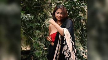 Busty Wife Shows Off Her Tits in Outdoor Shoot, Damn She’s Freakin’ Sexy