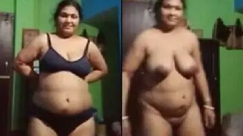 Mature Bhabhi Flaunting Her Juicy Nude Body On Cam, Sucking Dick Like A Pro